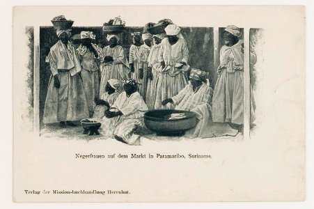 KITLV - 41600 - Creole women on a market in Paramaribo - circa 1900