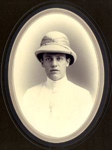 KITLV - 178870 - Kurkdjian, N.V. Photografisch Atelier O. - Soerabaia-Java - Portrait of R.F. Küpper in Surabaya - 19-9M-1912