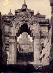 KITLV - 179574 - Kurkdjian, N.V. Photografisch Atelier - Soerabaia-Java - Stairs at Borobudur in Magelang - circa 1910 photo