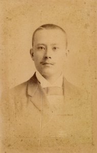 KITLV - 179955 - Lambert & Co, G.R. - Singapore - Portrait of an Aryan man Singapore - 1896-06-02