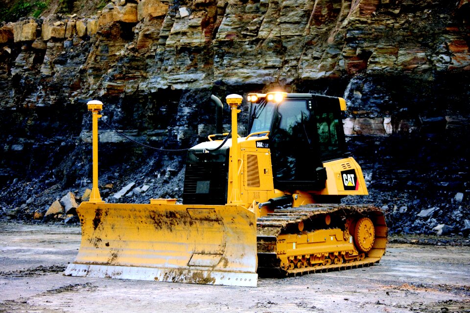 Pile loading caterpillar