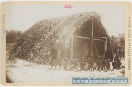 KITLV - 4698 - Indians in front of their cabin in Surinam - circa 1900
