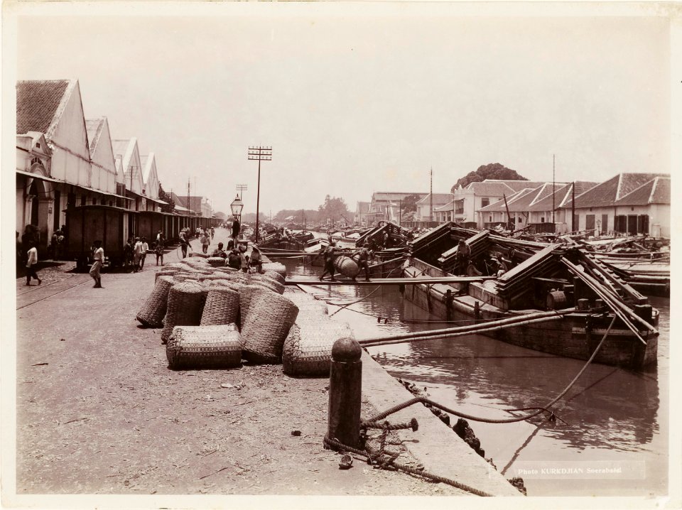 KITLV - 30192 - Kurkdjian, N.V. Photografisch Atelier - Soerabaja - Sugar company in East Java - 1921