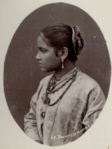 KITLV - 50184 - Lambert & Co., G.R. - Singapore - A Javanese woman - circa 1900