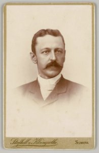 KITLV - 30289 - Stafhell & Kleingrothe - Portrait of a European - circa 1900