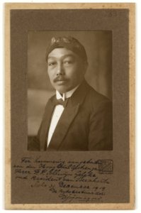 KITLV - 33426 - Kurkdjian - Soerabaja - Portrait of the native ruler of Surakarta, Raden Ario Djojonegoro - 1919-31-12