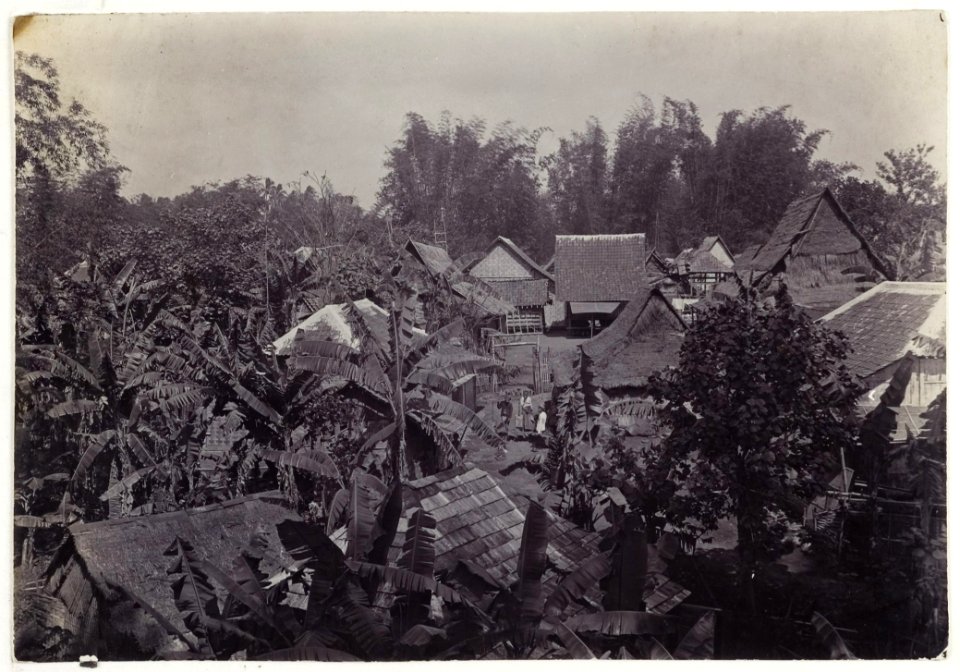 KITLV - 34181 - Kurkdjian, N.V. Photografisch Atelier O. - Soerabaja - A mountain village in East Java - circa 1915