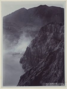 KITLV - 5818 - Kurkdjian - Soerabaja - Crater lake on the Ijen Plateau in East Java - circa 1910