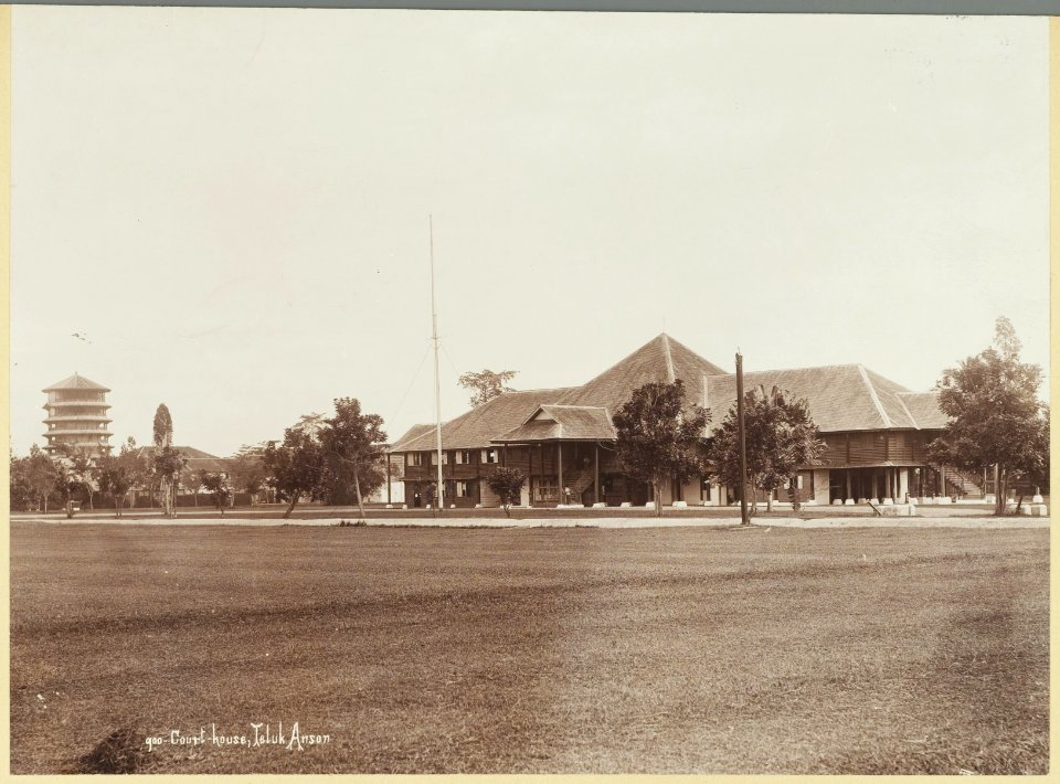 KITLV - 3658 - Lambert & Co., G.R. - Singapore - Resident House at Teluk Anson in Perak - circa 1900