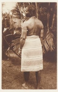KITLV - 5355 - Maroon woman with scarification on her back in Surinam - circa 1900