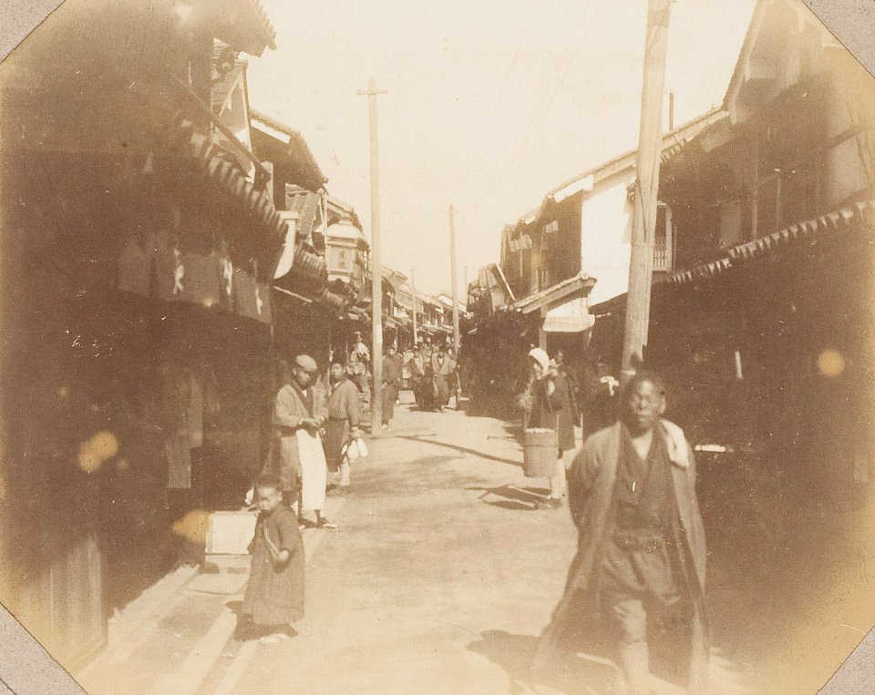 KITLV - 65865 - Street in Onomichi, Japan - presumably 1900-1902