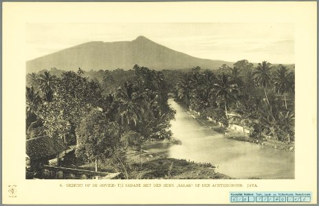 KITLV - 37336 - Demmeni, J. - Tulp, De - Haarlem - The Cisadane (Ci Sadane) River with Mount Salak in the background - 1911