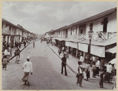 KITLV - 7441 - Lambert & Co., G.R. - Singapore - Pasar Ilir in Palembang - circa 1900