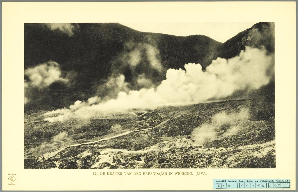 KITLV - 37347 - Demmeni, J. - Tulp, De - Haarlem - The crater of the Gunung Papandayan - 1911