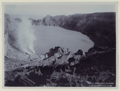 KITLV - 5816 - Kurkdjian - Soerabaja - Crater lake at the Ijen Plateau in East Java - circa 1910