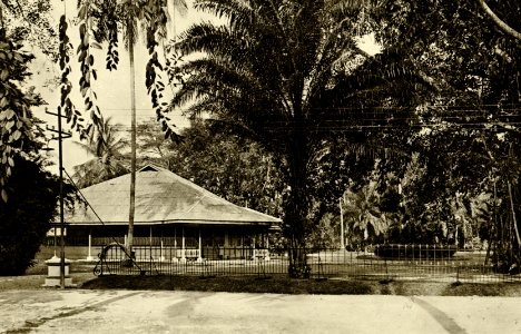 KITLV - 78295 - Kleingrothe, C.J. - Medan - Assistant's house on a tobacco plantation of the Amsterdam Deli Company at Padang Bulan near Medan, Sumatra - circa 1900