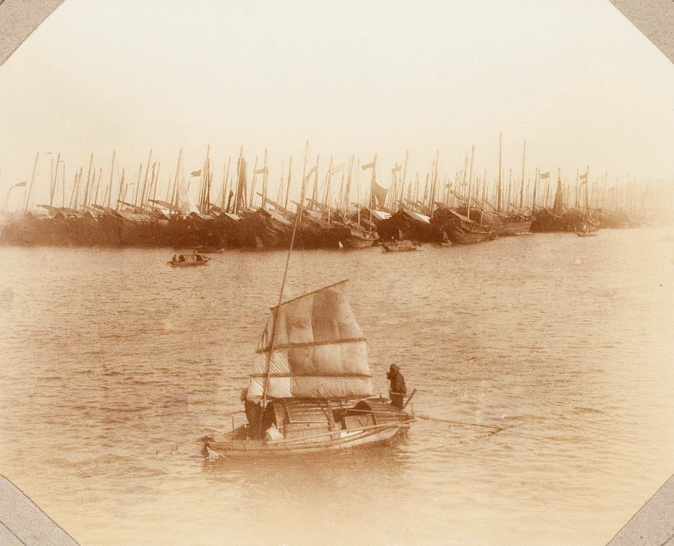 KITLV - 65859 - Chinese junks at Macau - presumably 1900-1902
