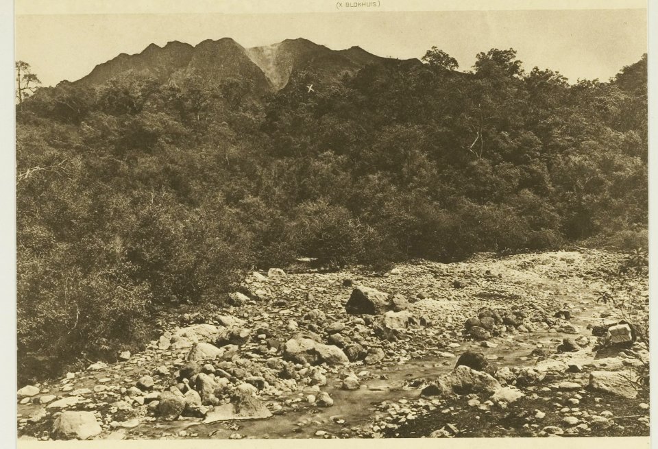 KITLV - 26898 - Kleingrothe, C.J. - Medan - Sulfur sources of Mount Sibayak, East Coast of Sumatra - circa 1905