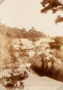 KITLV - 65867 - Temple in Onomichi in Japan - presumably 1900-1902