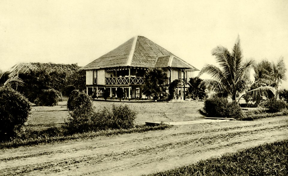 KITLV - 78311 - Kleingrothe, C.J. - Medan - Assistant's house on a tobacco plantation of the Amsterdam Deli Company at Padang Bulan near Medan - circa 1900