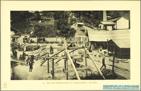 KITLV - 37423 - Demmeni, J. - Tulp, De - Haarlem - One of the mine entrances at the coal mines in Sawahlunto - 1911