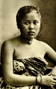 KITLV - 78319 - Kleingrothe, C.J. - Medan - Javanese woman at a tobacco plantation of the Amsterdam Deli Company in Medan, Sumatra - circa 1900