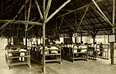 KITLV - 78332 - Kleingrothe, C.J. - Medan - Children of coolies in the school of the Amsterdam Deli Company in Medan, Sumatra - circa 1900
