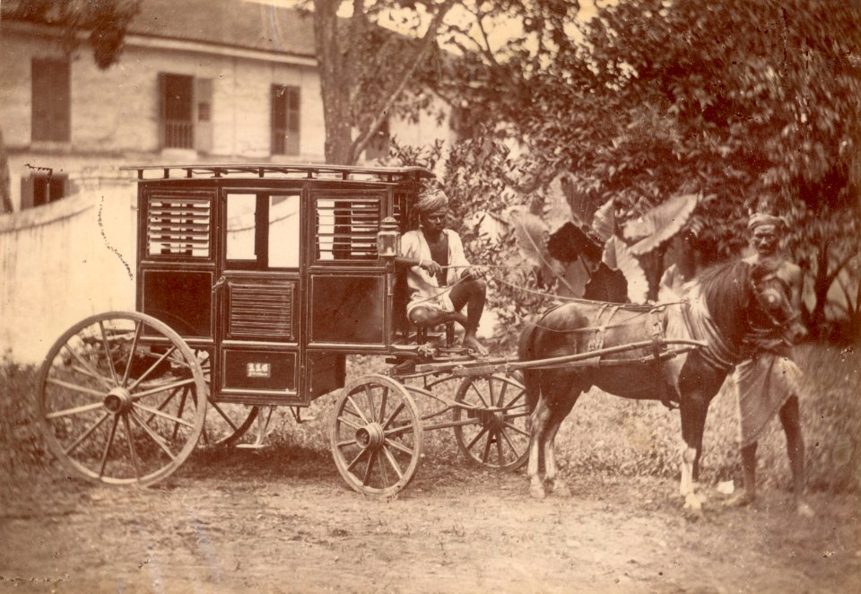 KITLV - 377464 - Coach to let (taxi cab) in Singapore - circa 1890