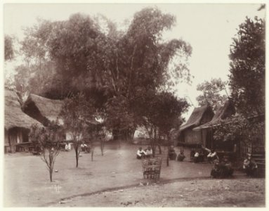 KITLV - 2700 - Lambert & Co., G.R. - Singapore - Kampong with inhabitants in Garut - circa 1900 photo