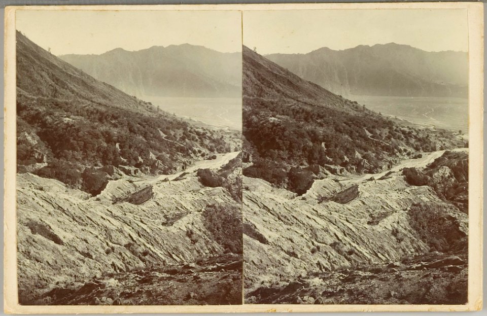 KITLV - 28599 - Kurkdjian, Ohannes - Soerabaja - Tengger with a small piece of the Sand Sea (Lautan pasir) - circa 1900