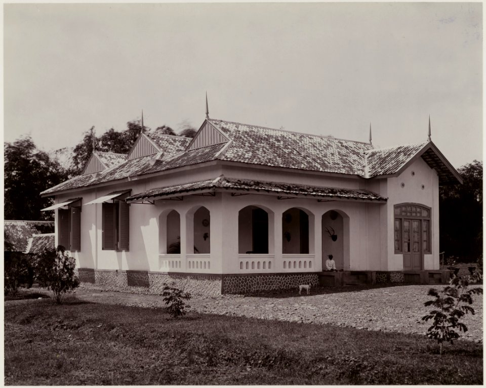 KITLV - 28627 - Kurkdjian - Soerabaja - European house in the Dutch East Indies - circa 1912