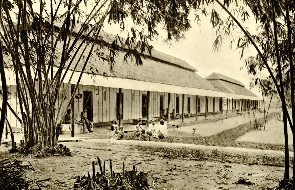 KITLV - 78313 - Kleingrothe, C.J. - Medan - Kampong of the Javanese on a tobacco plantation of the Amsterdam Deli Companyat Padang Bulan near Medan, Sumatra - circa 1900