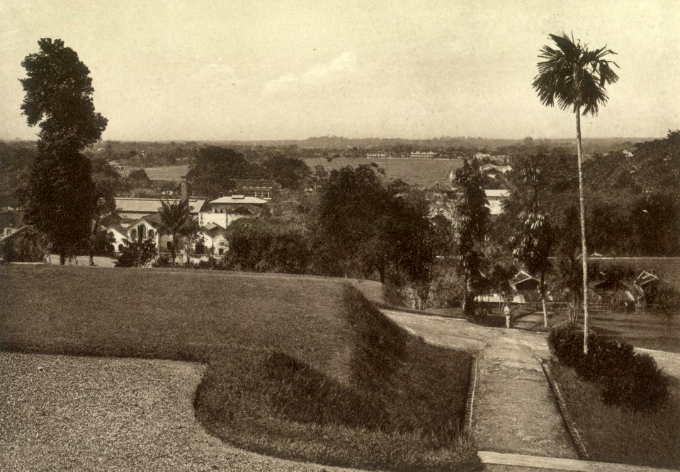 KITLV - 79903 - Kleingrothe, C.J. - Medan - Tanks and the racecourse at Singapore - circa 1910