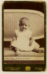 KITLV - 28916 - Kurkdjian, N.V. Photografisch Atelier - Soerabaja - European child, born May 22, 1914, at Surabaya - 5525