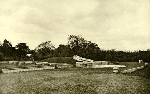 KITLV - 78334 - Kleingrothe, C.J. - Medan - Cemetery of Chinese coolies at Padang Bulan near Medan, Sumatra - circa 1900