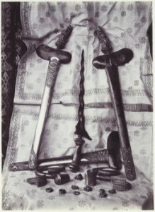 KITLV - 3878 - Kurkdjian - Soerabaja - Balinese daggers and jewelry - circa 1912 photo