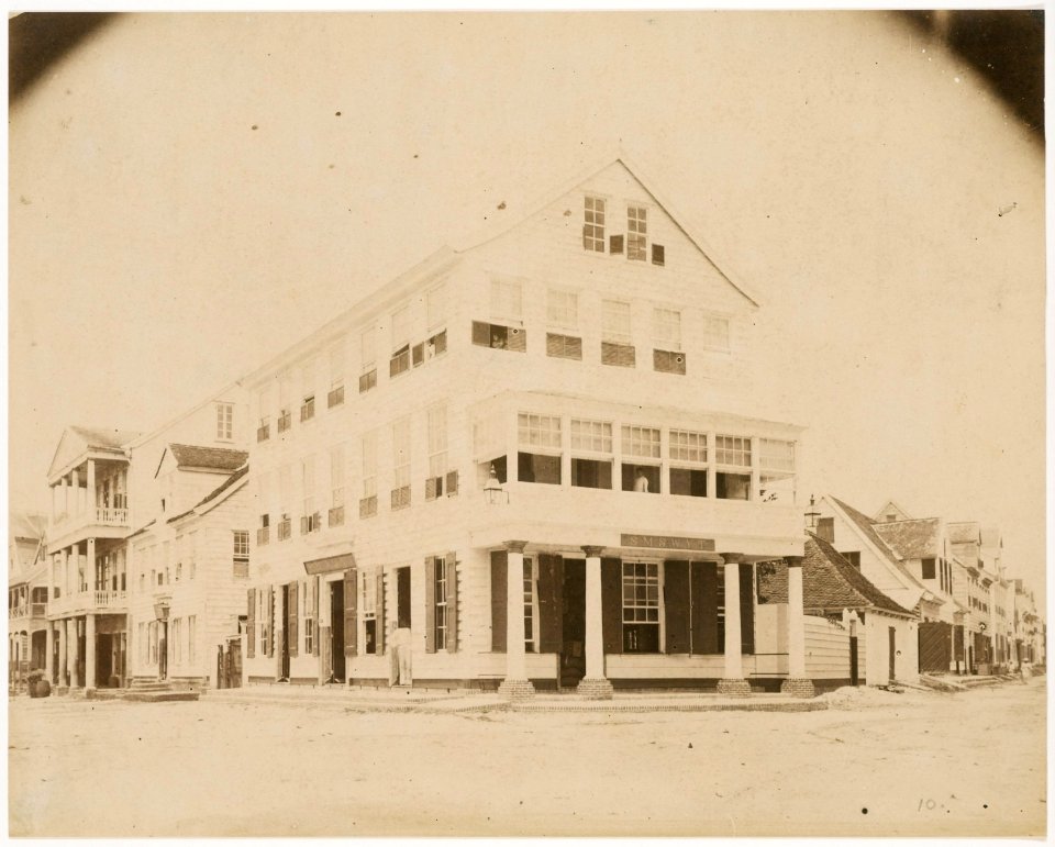 KITLV - 39011 - Muller, Julius Eduard - Paramaribo - Building on the Waterkant in Paramaribo - circa 1885