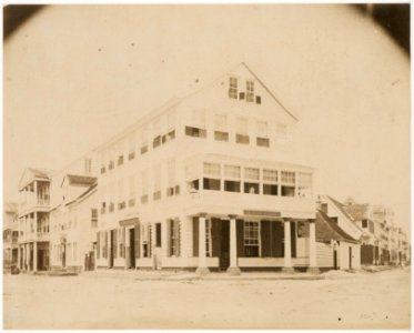 KITLV - 39011 - Muller, Julius Eduard - Paramaribo - Building on the Waterkant in Paramaribo - circa 1885