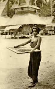 KITLV - 78480 - Kleingrothe, C.J. - Medan - Karo Batak woman on the east coast of Sumatra - circa 1905