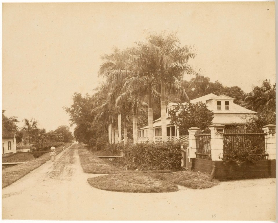 KITLV - 39019 - Muller, Julius Eduard - Paramaribo - The guest building of the Colonial Savings Bank at the Grote Combéweg, Paramaribo - circa 1885