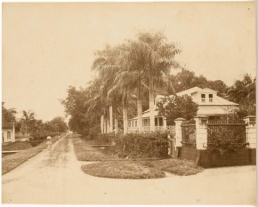KITLV - 39019 - Muller, Julius Eduard - Paramaribo - The guest building of the Colonial Savings Bank at the Grote Combéweg, Paramaribo - circa 1885