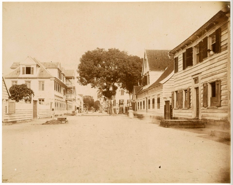 KITLV - 39023 - Muller, Julius Eduard - Paramaribo - Gravenstraat in Paramaribo - circa 1885