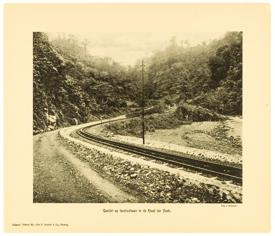 KITLV - 29363 - Demmeni, J. - Cog railway in the Anai Gorge, Sumatra - circa 1910