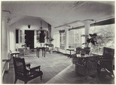 KITLV - 2956 - Kurkdjian - Soerabaja - Porch of the house of Mr. A. Paets tot Gansoyen in Sawahan, Surabaya - 1909