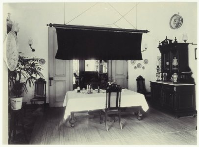 KITLV - 2960 - Kurkdjian - Soerabaja - Dining at the house of Mr. A. Paets tot Gansoyen in Sawahan, Surabaya - 1909