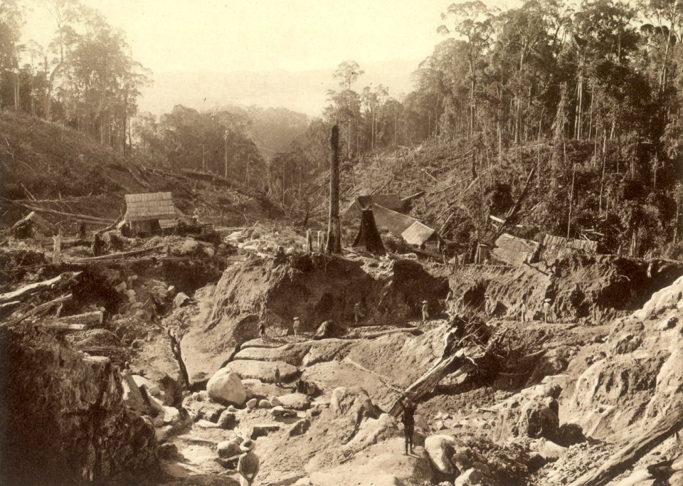 KITLV - 79967 - Kleingrothe, C.J. - Medan - Tin mine, presumably between Raub and Kuala Lipis, Malaysia- - circa 1910