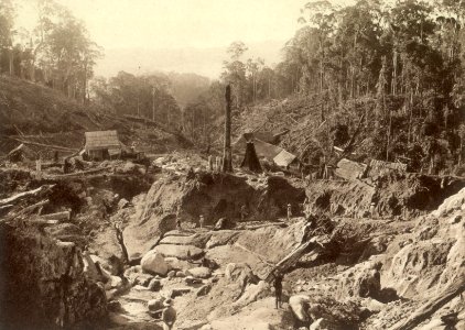 KITLV - 79967 - Kleingrothe, C.J. - Medan - Tin mine, presumably between Raub and Kuala Lipis, Malaysia- - circa 1910