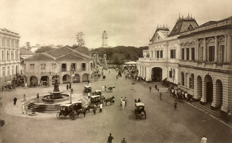KITLV - 79889 - Kleingrothe, C.J. - Medan - Square at the Cavenagh Bridge at Singapore - circa 1910