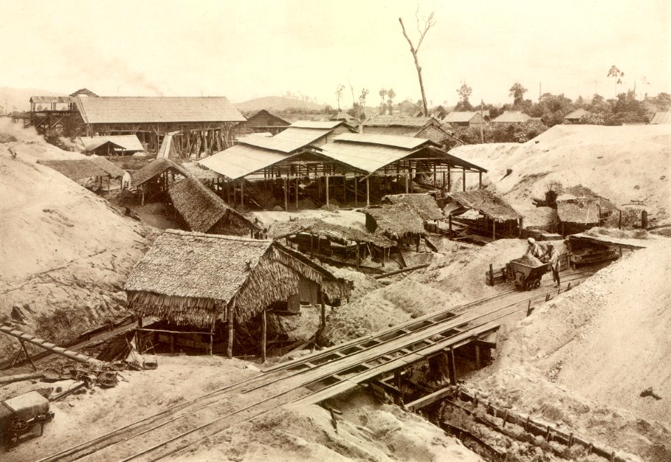 KITLV - 79979 - Kleingrothe, C.J. - Medan - Puddling and washing installations at a tin mine at Tronoh in Ipoh, Malaysia - circa 1910