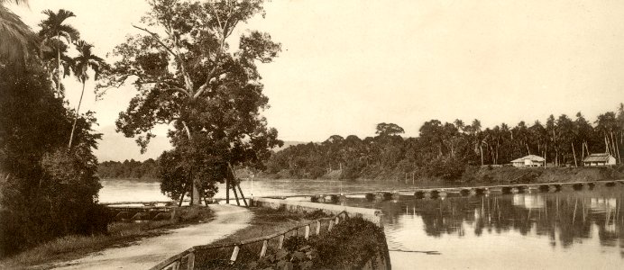 KITLV - 79995 - Kleingrothe, C.J. - Medan - Pontoon Bridge at Enggor in Ipoh, Malaysia - circa 1910
